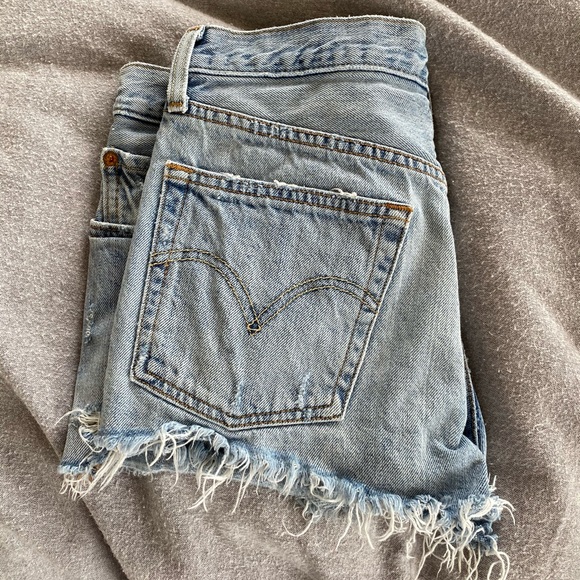 Levi Jean shorts - Picture 3 of 6